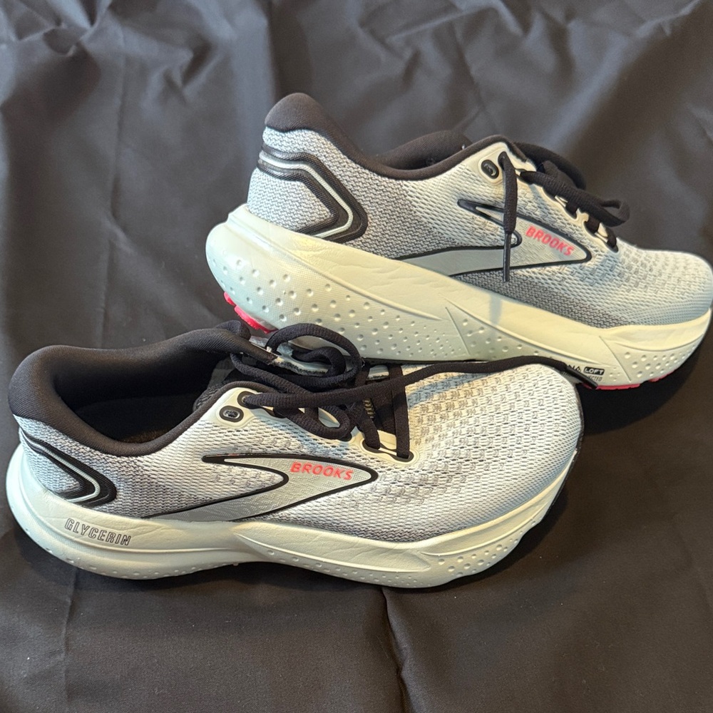 Brooks Women’s Running Shoes - Mint and Navy